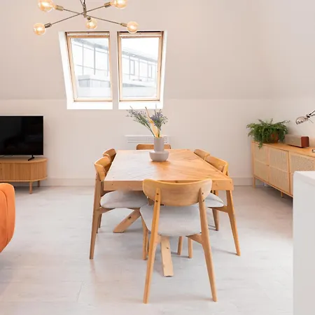 The Distillery Penthouse شقة