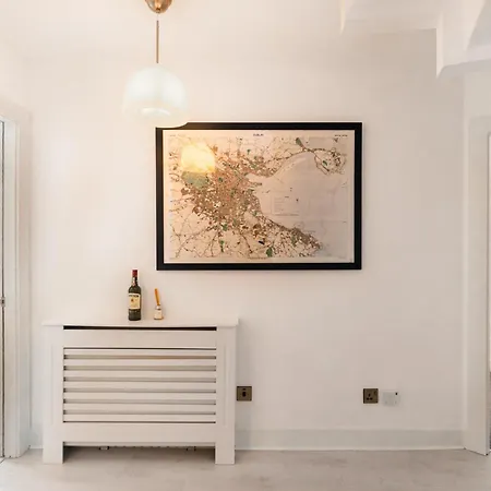 The Distillery Penthouse דירה *